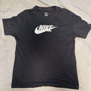 T-shirt Nike con grafica
