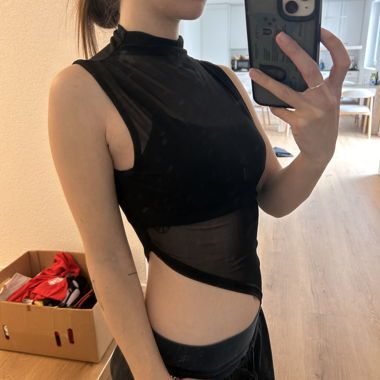 Top nero in mesh trasparente