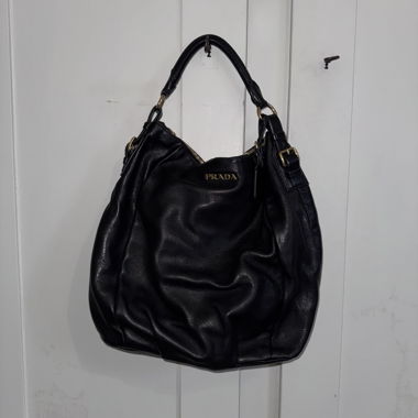 Prada schwarze Ledertasche