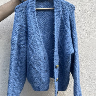 Blauer Strickcardigan