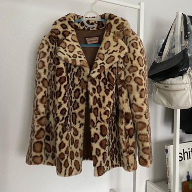 leo coat