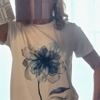 Weisses T-Shirt mit Blume