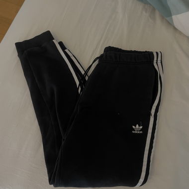 Schwarze Adidas Trainingshose