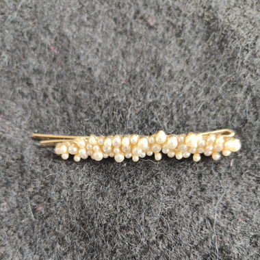Spange mit fake Perlen 3 Fr.