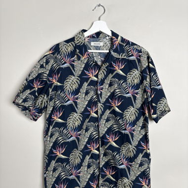 Chemise à manches courtes à imprimé tropical