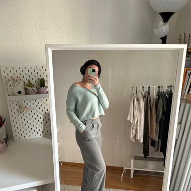 Hellblauer, pastell Pullover gecropped
