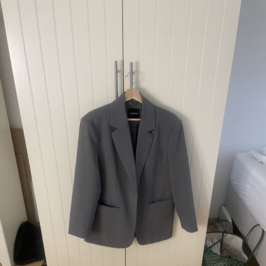 Grauer Oversizeblazer