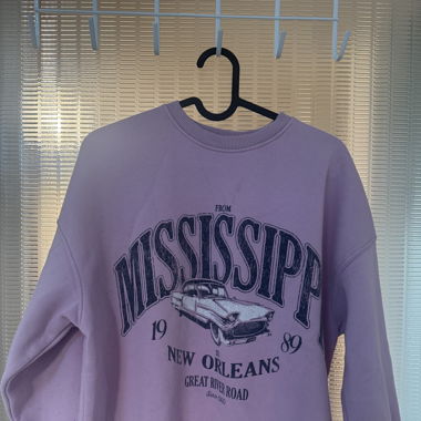 pinker pulli mit aufdruck