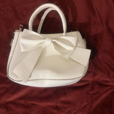 Borsa bianca con grande fiocco