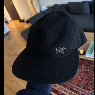 Black Arc’teryx cap one size