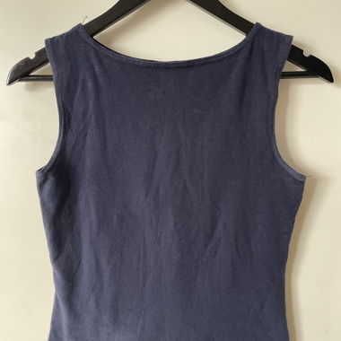 Marineblaues ärmelloses Top