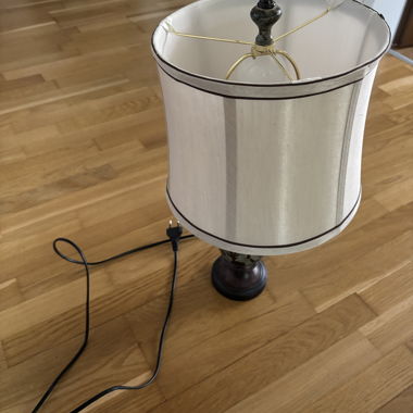 Lampada da tavolo con paralume