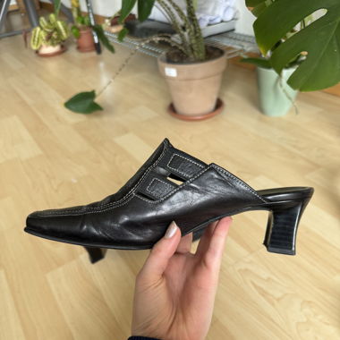 Kitten heels🌟