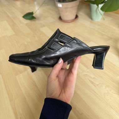 Kitten heels🌟