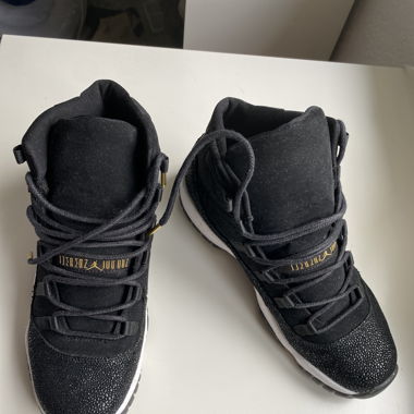 Jordan 11 rétro heiress noir stringray