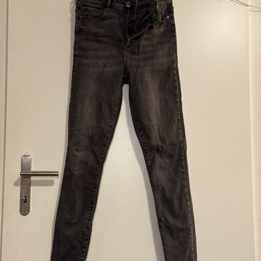 Grey High-Waist Jeans