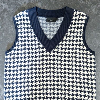 Knitted Vest / Gestrickte Weste - 50% Viscose 