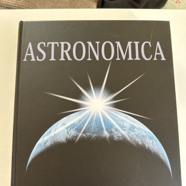 Astronomica livre sur l’espace 