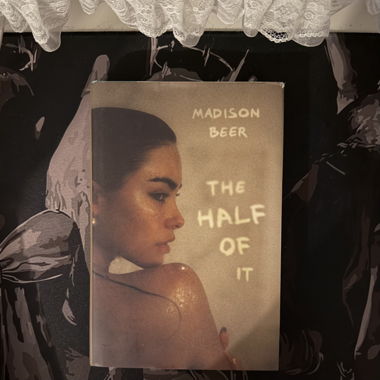 The Half of It : A Memoir Madison beer livre