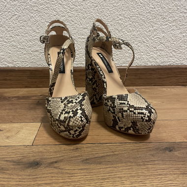 Escarpins à talons hauts à imprimé serpent