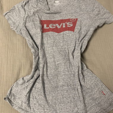 Levi’s t-shirt