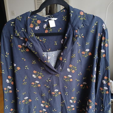 Bluse mit blumen