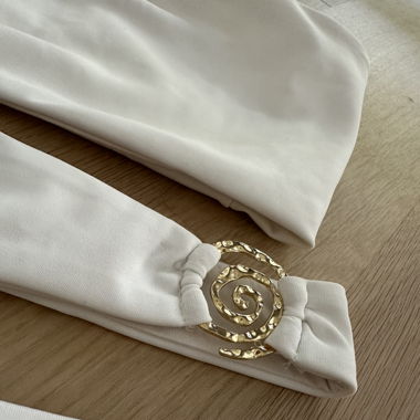 Bandeau Body mit Cutouts & goldenes Symbol 