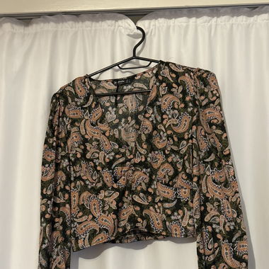 Elegantes Satin-Sommer-Crop-Top