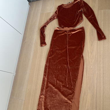 Ensemble deux pièces en velours rouge rouille