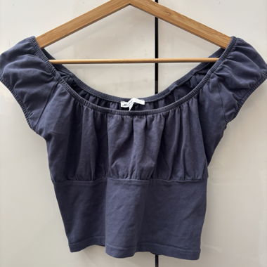 Dunkelblaues Subdued Crop-Top