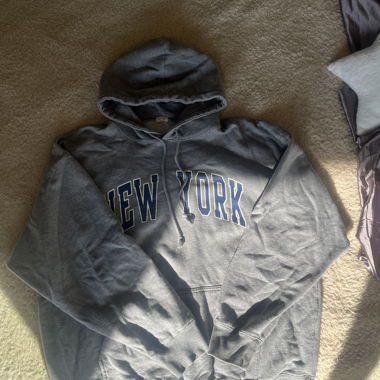 Felpa con cappuccio Brandy Melville