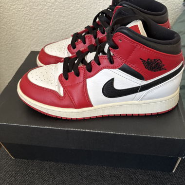 Air Jordan 1 mid red 