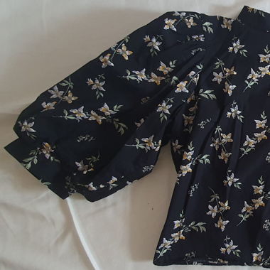 Levis Bluse mit Ballonärmeln