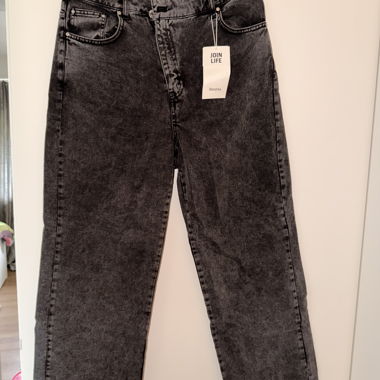 Bershka Straight Cropped Jeans