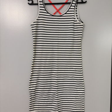Gestreiftes Tanktop-Kleid / Strand-Überwurf