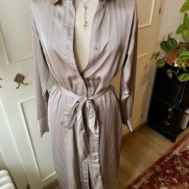 Robe chemise rayee satin