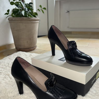 Black ZIGN Leather Pumps