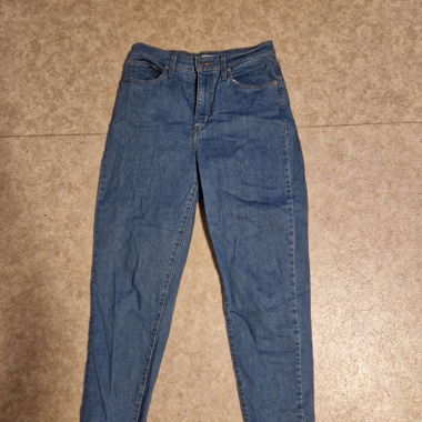 Levis Mom jeans