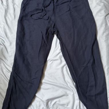 Relaxed dark blue trousers