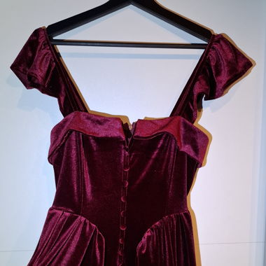Rotes Samtkleid