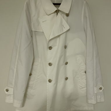 Trench bianco di lunghezza media