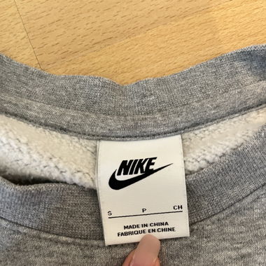 Grauer Nike Pullover 