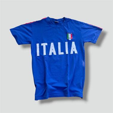 Italia streetwear style 00s t-shirt