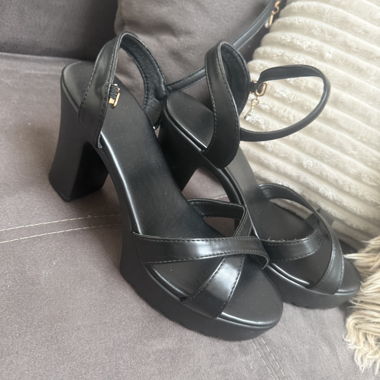 Black platform sandals with block heel