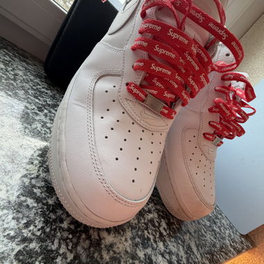 White Nike Air Force 1 x Supreme Sneakers