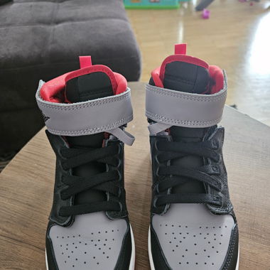 Nike Air Jordan 1 Hi FlyEase