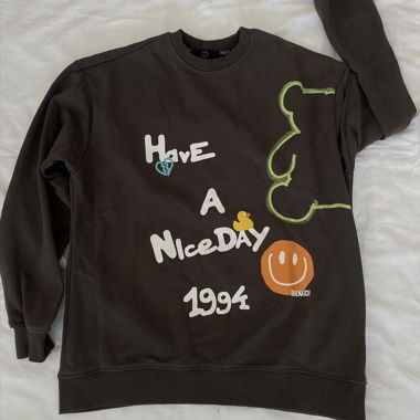 Grauer Sweatshirt mit Grafik 1994