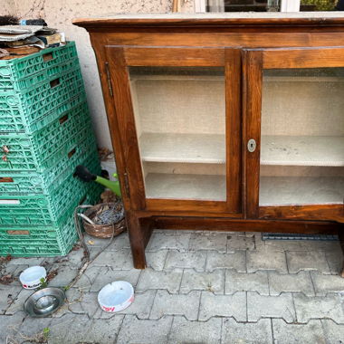 Massivholzvitrine