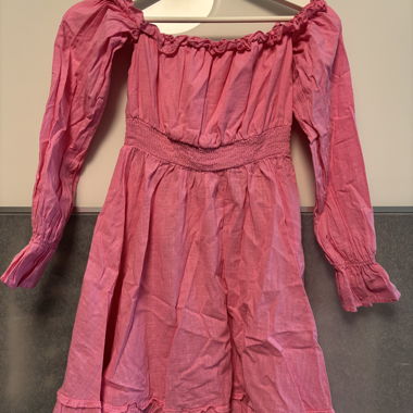 Vestito estivo con spalle scoperte