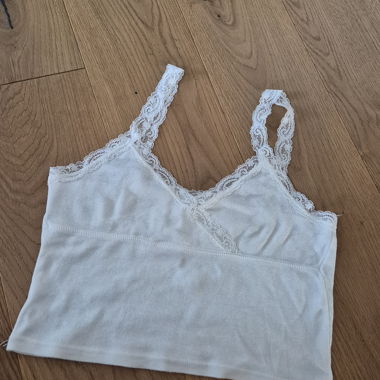 Top in pizzo bianco